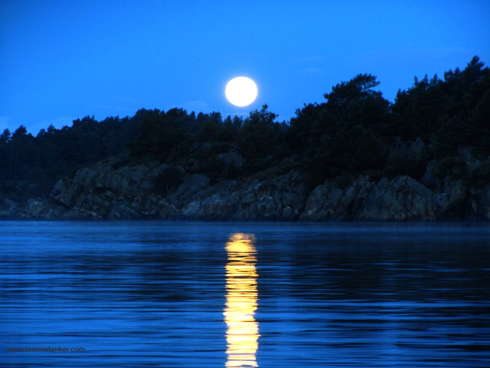 måne_ned_korsvikfjorden_tommetanker