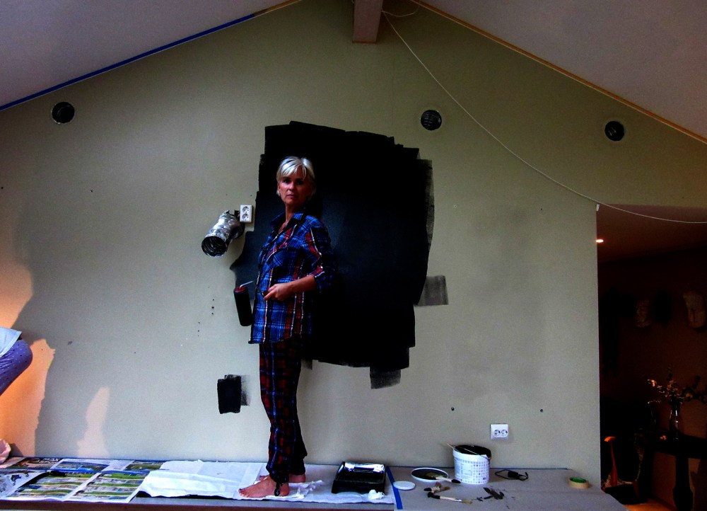 maya_ser_morkt_pa_det_tommetanker