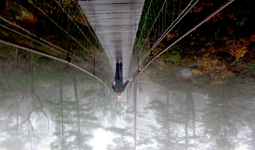 en fra australia på hengebro_tommetanker