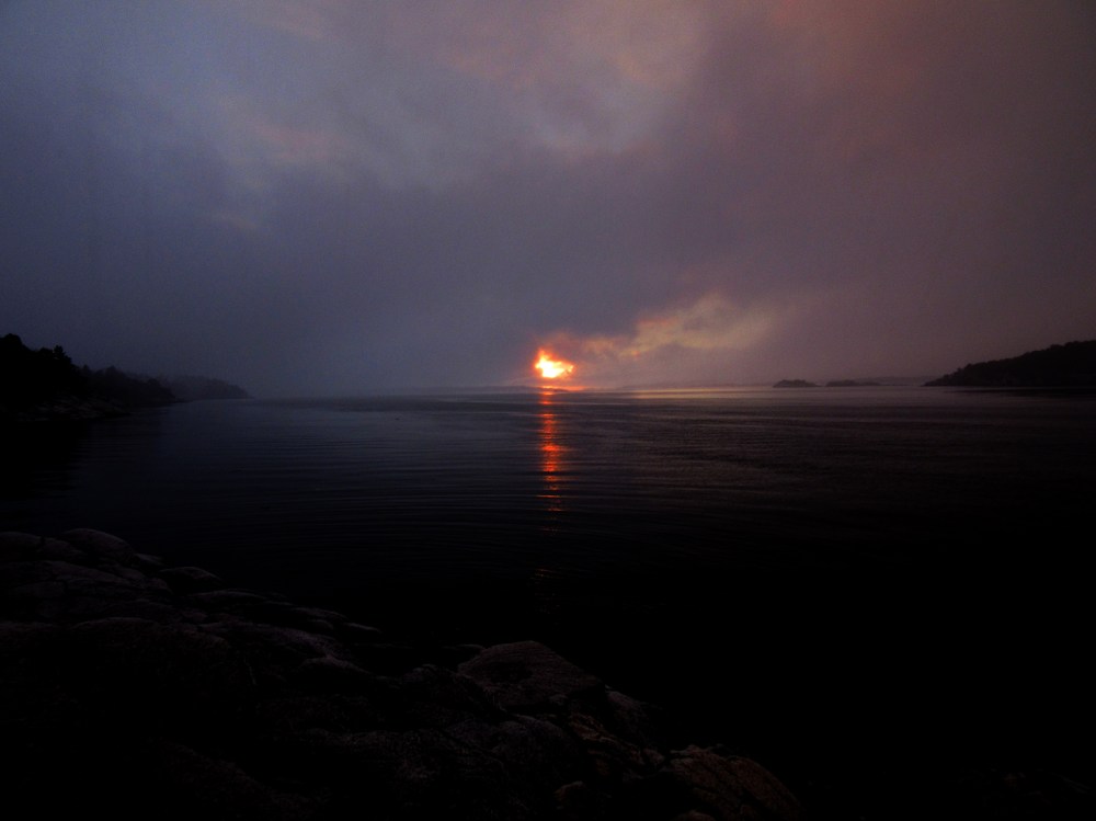 flekkerøy_i_flammer_tommetanker
