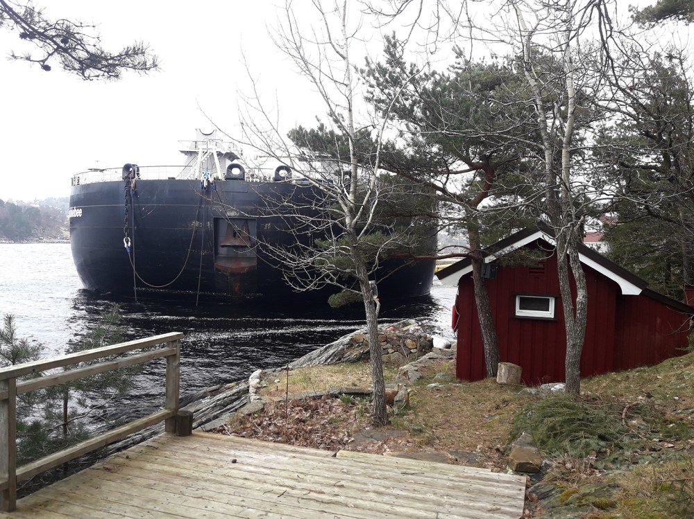 baaden_på_vannet_tommetanker