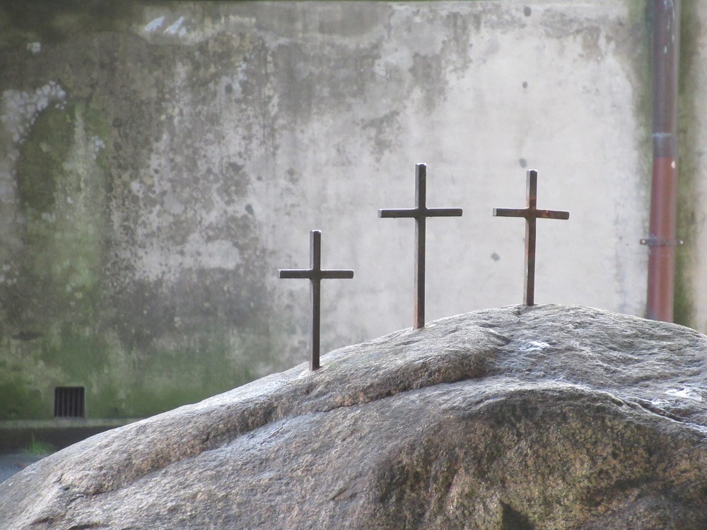 kirke_tre_kors_1_tommetanker