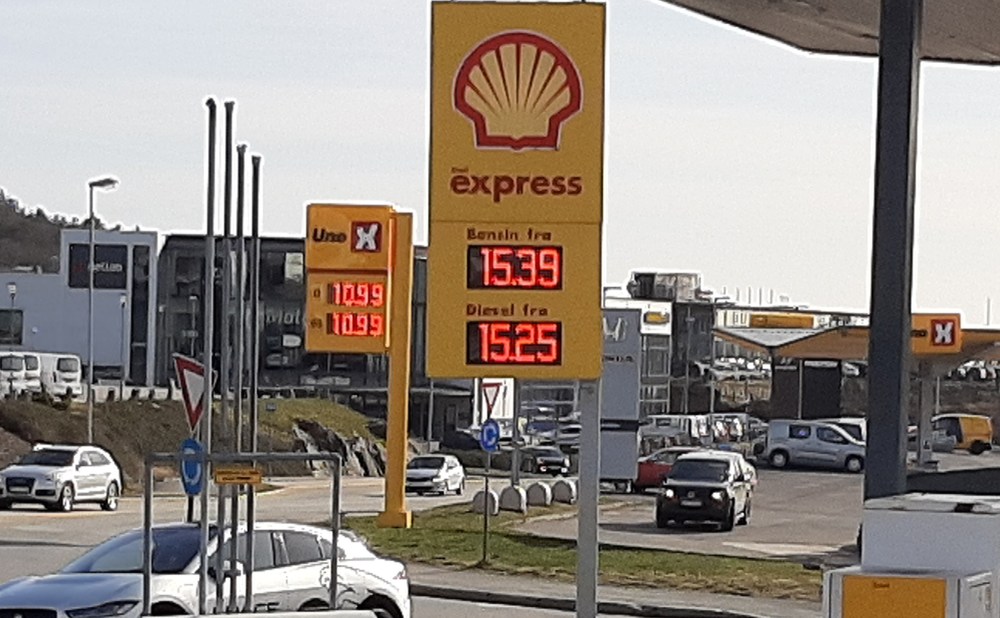 bensinkrig2_tommetanker